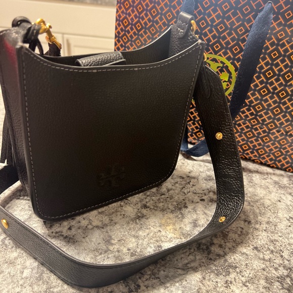 Tory Burch Thea Black Small Shoulder Bag Crossbody Purse Messenger - Picture 2 of 3